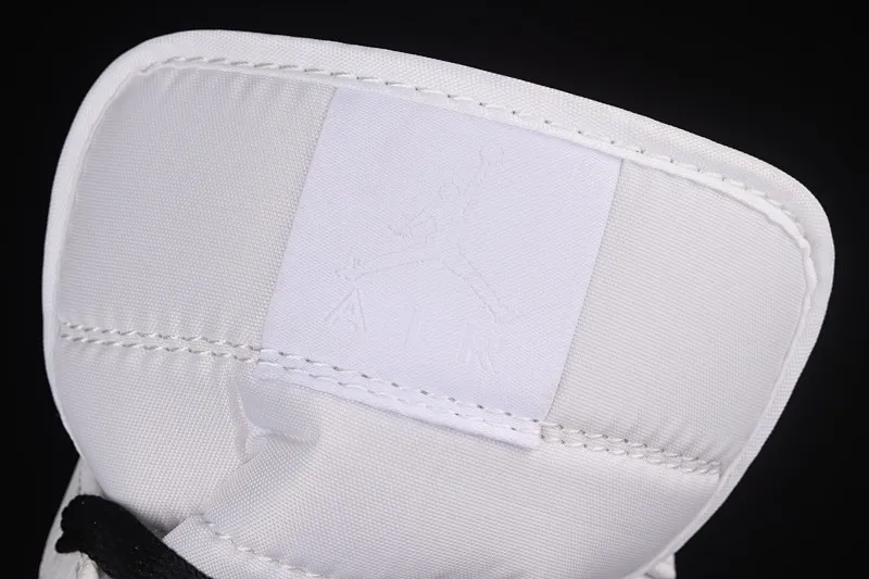 All categories Air Jordan Jordan series basketball shoes Air Jordan 1 Mid Air Jordan 1 Mid AJ1 Joe 1 black and white gray video game graffiti customized Chinese basketball shoes 554724-130
